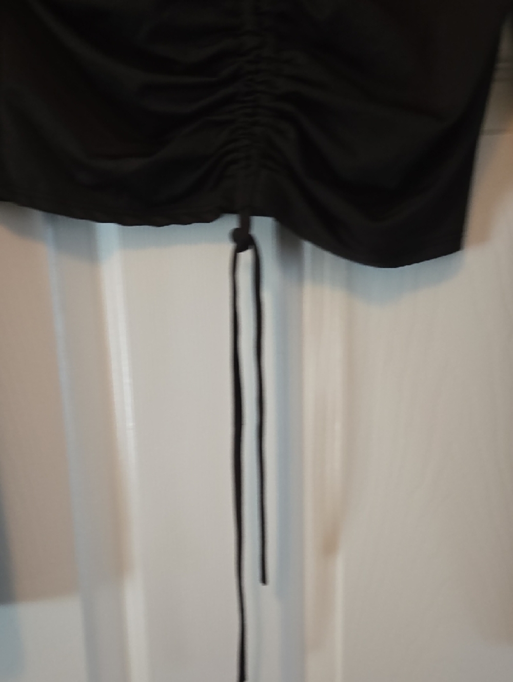 Source Unknown Black Cropped Ruched Drawstring Top - Picture 4 of 7
